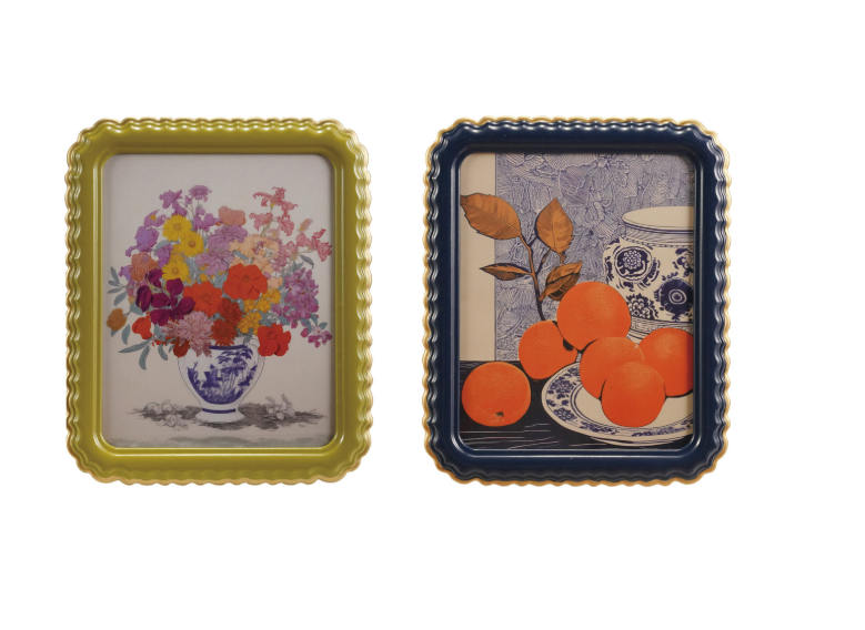 Scalloped Edge Photo Frame