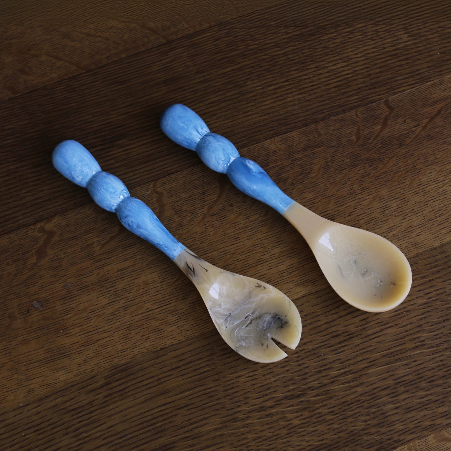 Resin Rio Bubble Salad Servers in Blue